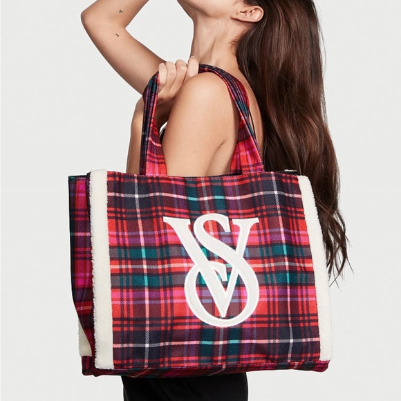 🔥SALE🔥 NWT Victoria’s Secret Flannel Tote. - Picture 3 of 5
